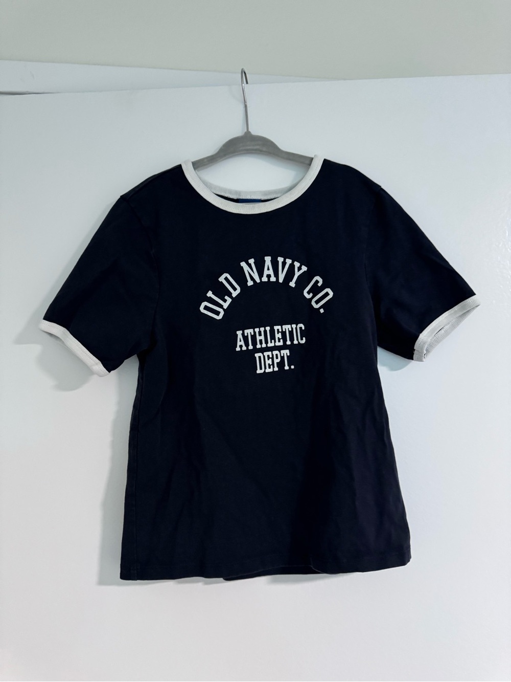 Old Navy Dark Navy Tee with White Ringer Trim Size 6T